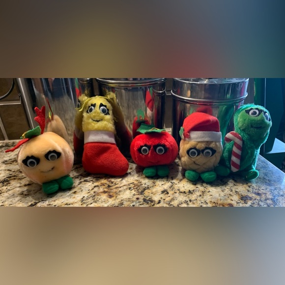 1991 Kitschy plush Christmas Yumkins by Del Monte Fruit and veggies - Picture 1 of 12
